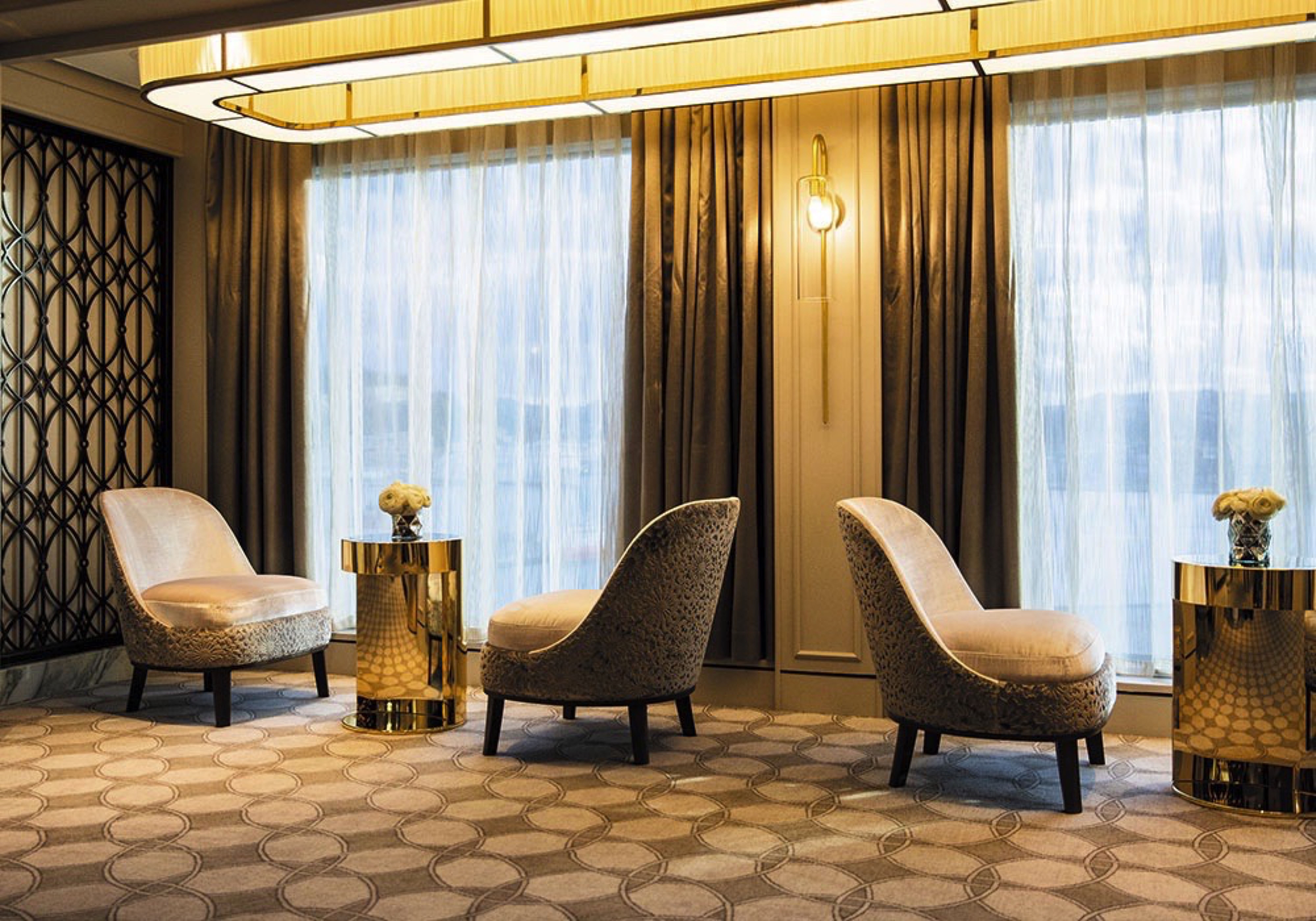 Seven Seas Splendor - Observation Lounge